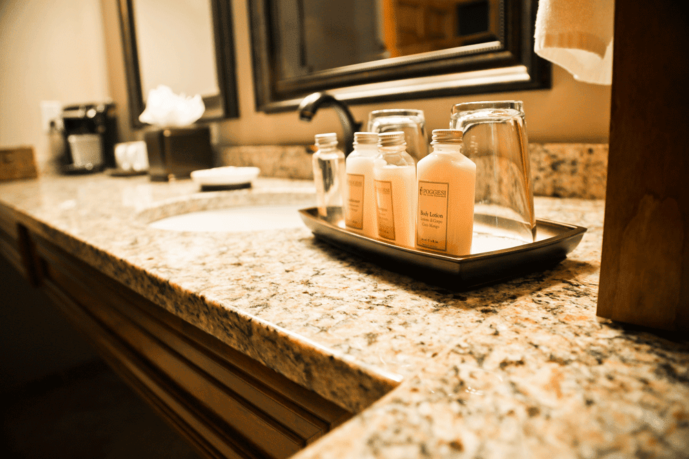 luxury-bathroom-toiletries